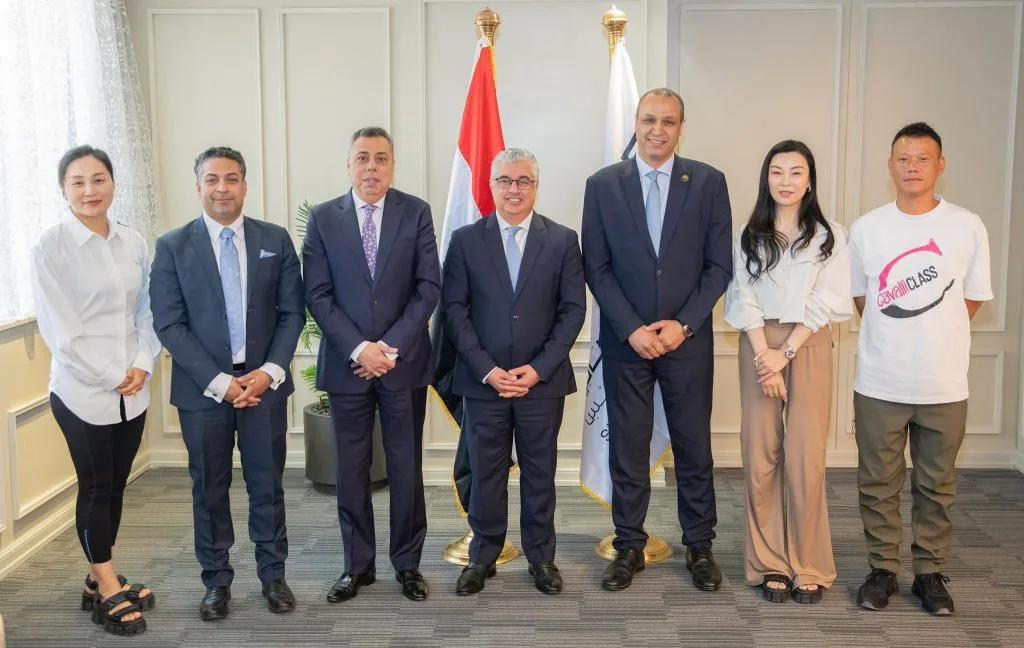 شركة “شاوشين بيكي” الصينية تفتتح مصنعًا للملابس في قناة السويس باستثمارات تصل إلى 7 مليارات دولار شركة “شاوشين بيكي” الصينية تفتتح مصنعًا للملابس في قناة السويس باستثمارات تصل إلى 7 مليارات دولار
