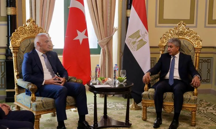 شريف فتحي يبحث سبل تعزيز التعاون مع وزير الثقافة والسياحة التركي