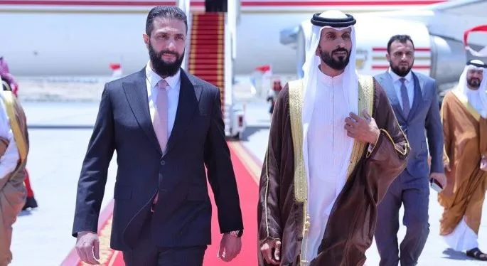 الشرع يصل البحرين على رأس وفد رسمي