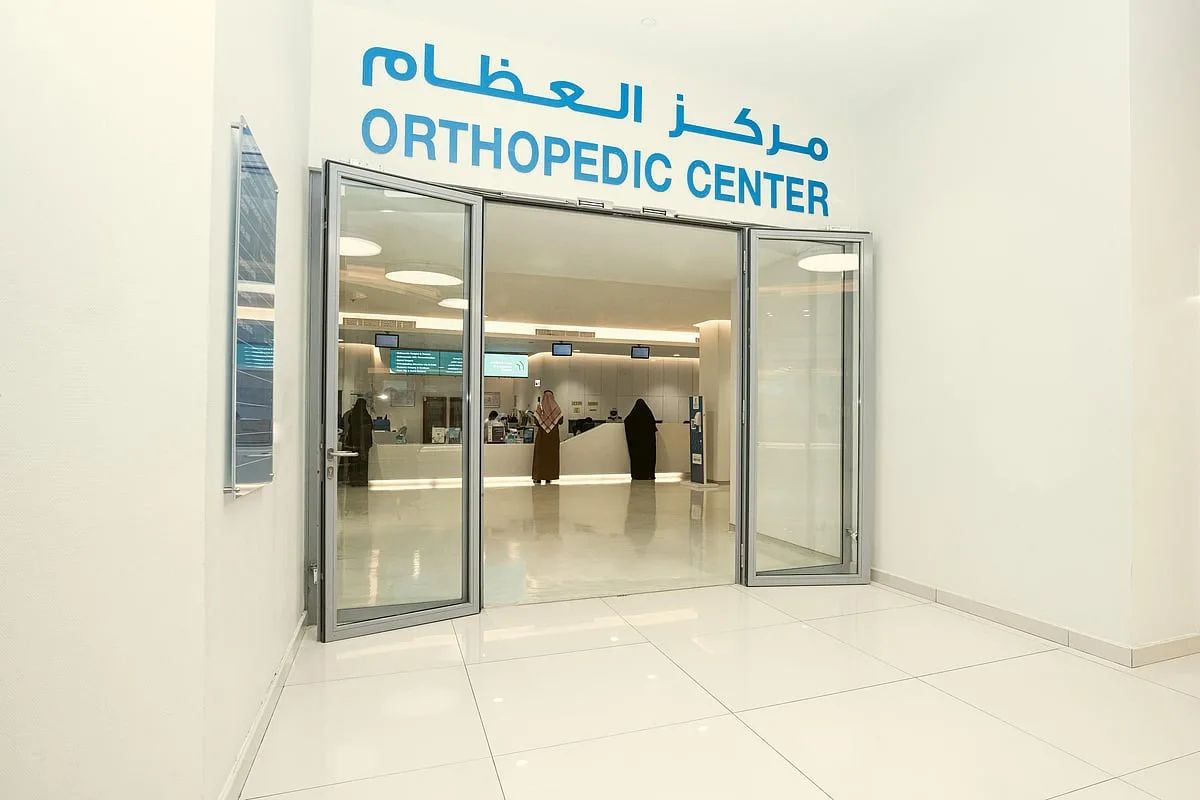 شفاء مريض أمريكي من إصابة عضلية خطيرة في مستشفى دلّه النخيل شفاء مريض أمريكي من إصابة عضلية خطيرة في مستشفى دلّه النخيل