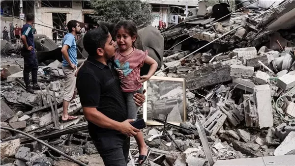 شهداء ومصابون في غارة إسرائيلية على منزل غرب دير البلح بغزة