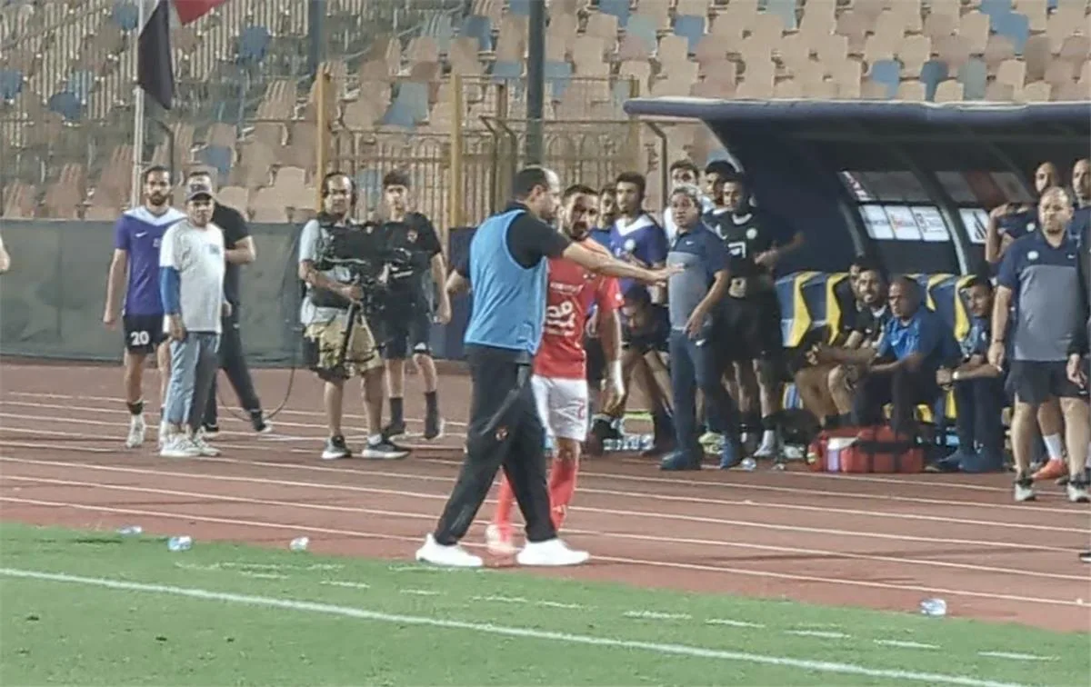 شوبير يشرح تفاصيل توقيع عقوبة على معلول بعد حادثة “التبديل” أمام البنك الأهلي شوبير يشرح تفاصيل توقيع عقوبة على معلول بعد حادثة “التبديل” أمام البنك الأهلي