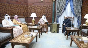 شيخ الأزهر يستقبل سفير السعودية في مصر ويناقشان تعزيز سبل التعاون.