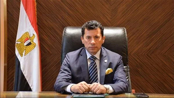 صبحي يفتتح حمام سباحة نصف أولمبي وملعب خماسي بمركز شباب مدينة ناصر