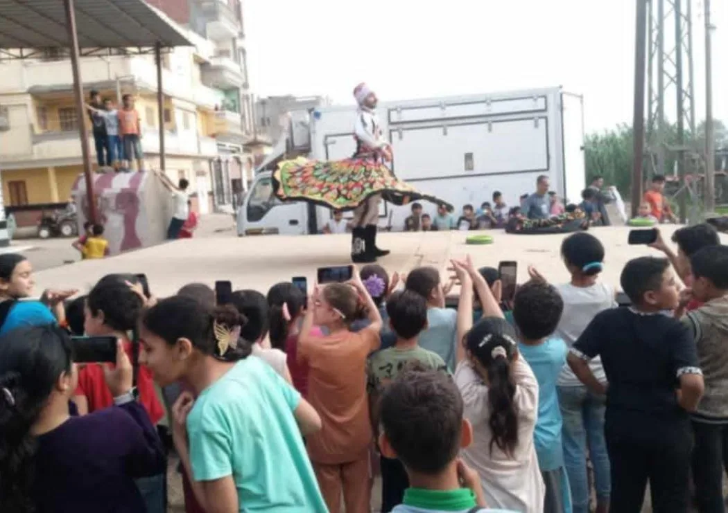 المسرح المتنقل لقصور الثقافة يبدأ عروضه في عزبة اللوزي بمحافظة الدقهلية المسرح المتنقل لقصور الثقافة يبدأ عروضه في عزبة اللوزي بمحافظة الدقهلية