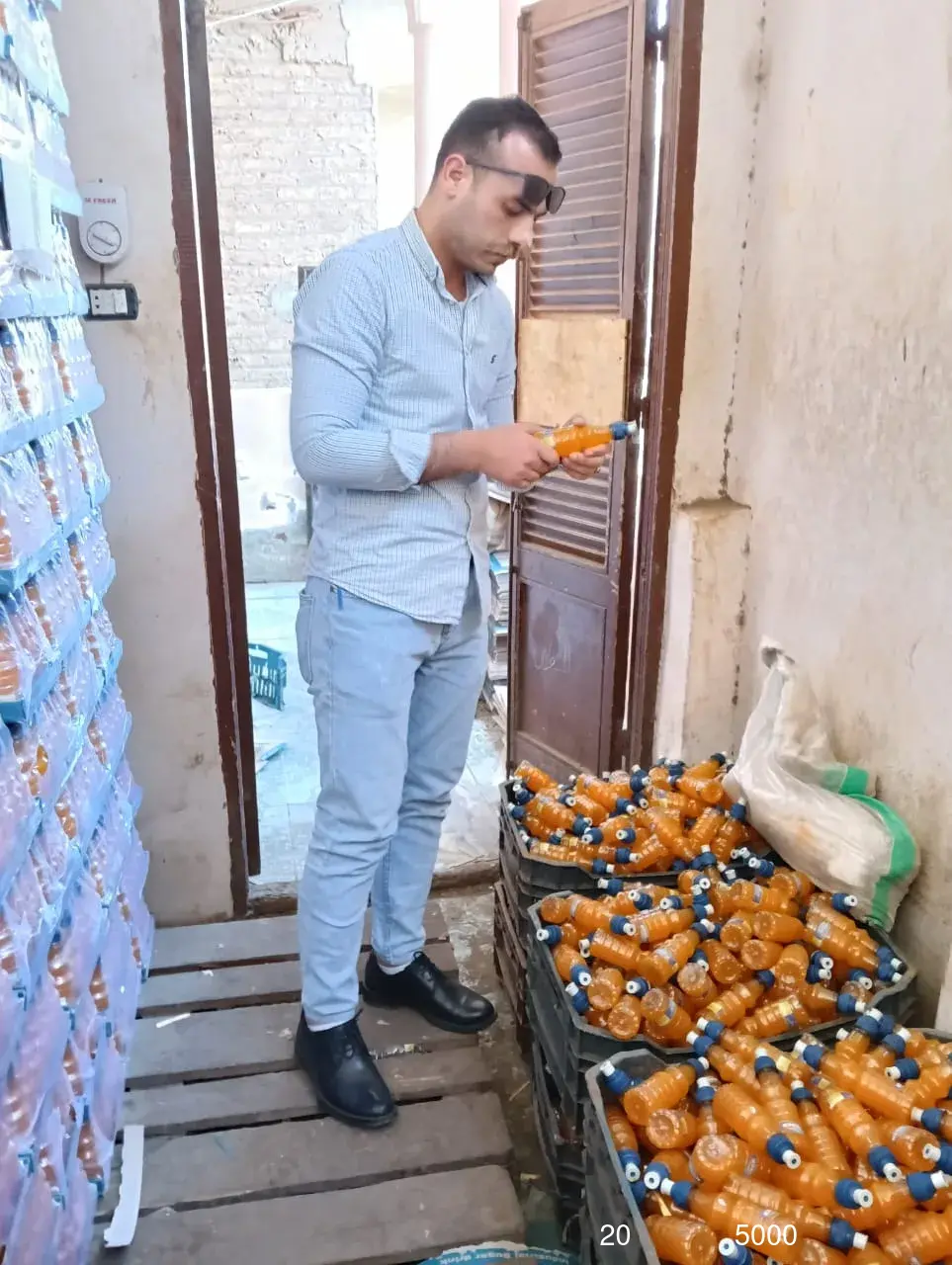 صحة الدقهلية تضبط 5000 زجاجة عصير و20 كيلو كبدة منتهية الصلاحية في حملة على الأغذية