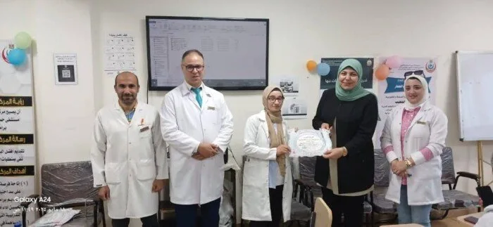 «صحة القليوبية» تبحث مؤشرات برنامج مكافحة مقاومة مضادات الميكروبات في مستشفى الحميات ببنها «صحة القليوبية» تبحث مؤشرات برنامج مكافحة مقاومة مضادات الميكروبات في مستشفى الحميات ببنها