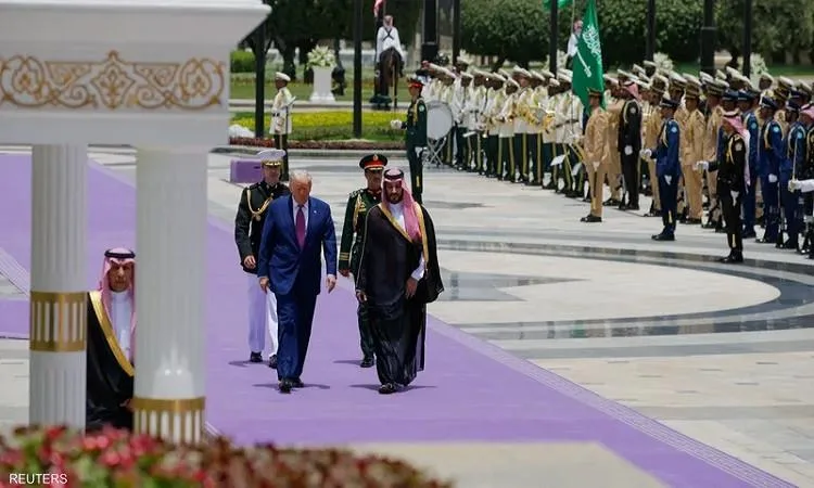 صحفي: الزيارة التاريخية لترامب إلى السعودية تعيد تنظيم أولويات المنطقة. صحفي: الزيارة التاريخية لترامب إلى السعودية تعيد تنظيم أولويات المنطقة.