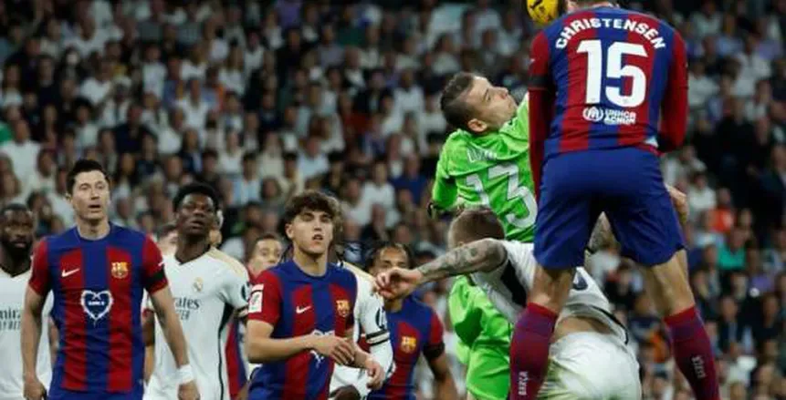 صحيفة إسبانية تكشف عن حكم مباراة الكلاسيكو بين برشلونة وريال مدريد