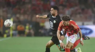 صدمة إمام عاشور أثناء تبديله في مباراة الأهلي والبنك