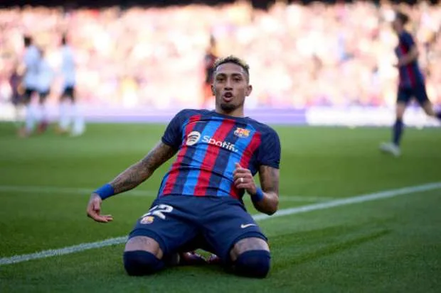 صراع الكرة الذهبية 2025 يشتعل.. محمد صلاح يتقدم وصدمة لثنائي برشلونة