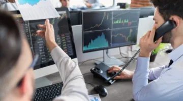 صفقات غير معلنة تعيد تشكيل ملامح استثمار البورصة.. والمستثمرون يتطلعون إلى فروق التقديرات