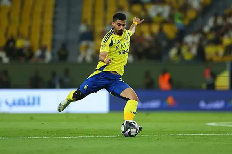 تأخر النصر.. كيف نجح الهلال في التعاقد مع علي لاجامي؟ تأخر النصر.. كيف نجح الهلال في التعاقد مع علي لاجامي؟