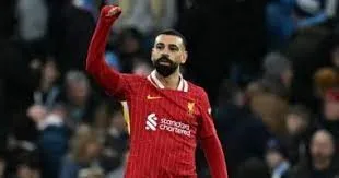 صلاح يتنافس مع 7 لاعبين للفوز بجائزة أفضل لاعب في الدوري الإنجليزي