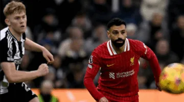صلاح يقود ليفربول للعودة بالتعادل أمام كريستال بالاس خلال احتفالية تسلم كأس الدوري