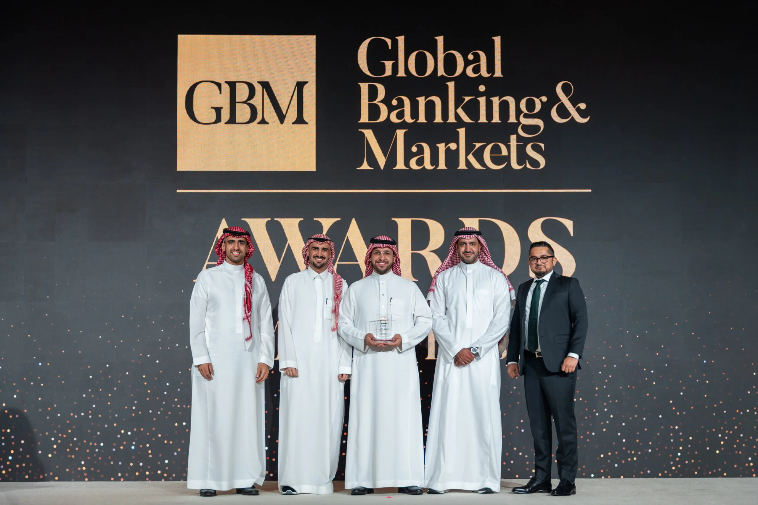 صندوق الاستثمارات العامة السعودي يُحقق جائزتين: أفضل صفقة قرض مشترك وأفضل صفقة في أسواق رأس المال الإسلامية. صندوق الاستثمارات العامة السعودي يُحقق جائزتين: أفضل صفقة قرض مشترك وأفضل صفقة في أسواق رأس المال الإسلامية.