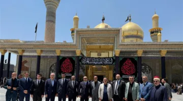 صور: أمين بغداد يزور مرقدي الإمامين الكاظمين (ع) وجامع أبي حنيفة مع وفد تركي