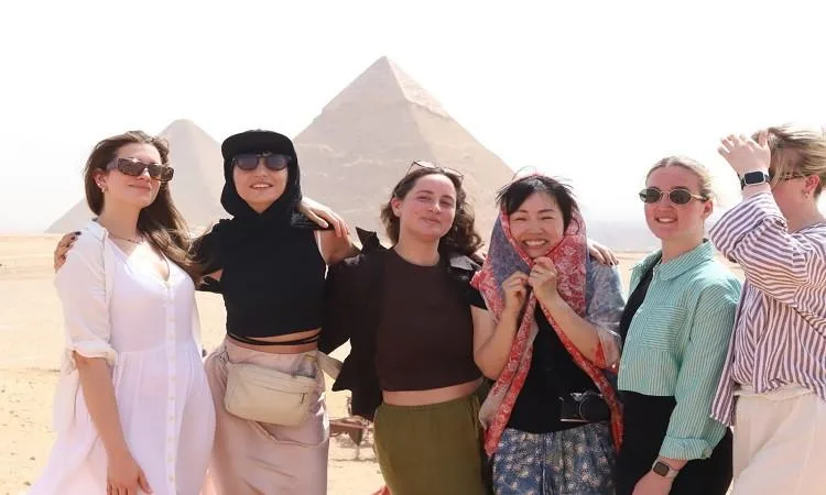 صور: “السياحة” تنظم جولة لعارضي “ديزني” في الأهرامات والمتحف المصري الكبير صور: “السياحة” تنظم جولة لعارضي “ديزني” في الأهرامات والمتحف المصري الكبير