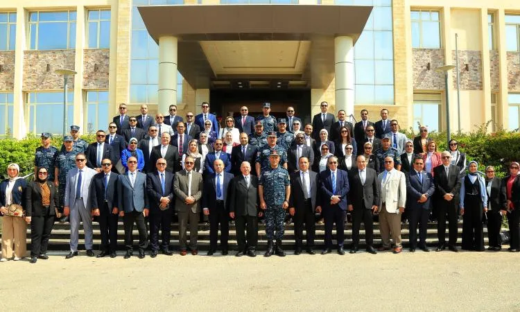 صور: القوات البحرية تستقبل وفدًا من نادي البحارة للنيابة الإدارية صور: القوات البحرية تستقبل وفدًا من نادي البحارة للنيابة الإدارية