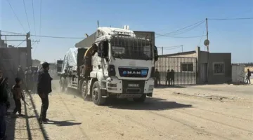 مراسل “القاهرة الإخبارية” ينفي عودة توزيع المساعدات في غزة