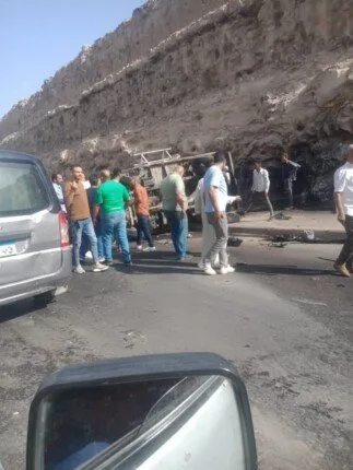 صور: حادث السيارة النصف نقل تصطدم برصيف على الأوتوستراد في مدينة 15 مايو صور: حادث السيارة النصف نقل تصطدم برصيف على الأوتوستراد في مدينة 15 مايو