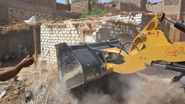 صور: حملة شاملة لاستعادة وإزالة أراضي ملك الدولة شمال الأقصر صور: حملة شاملة لاستعادة وإزالة أراضي ملك الدولة شمال الأقصر
