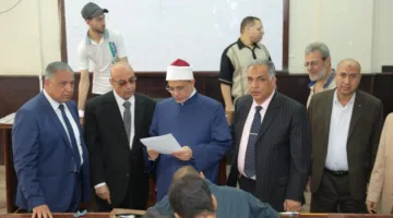 صور: رئيس جامعة الأزهر يزور لجان امتحانات كلية القرآن الكريم في طنطا