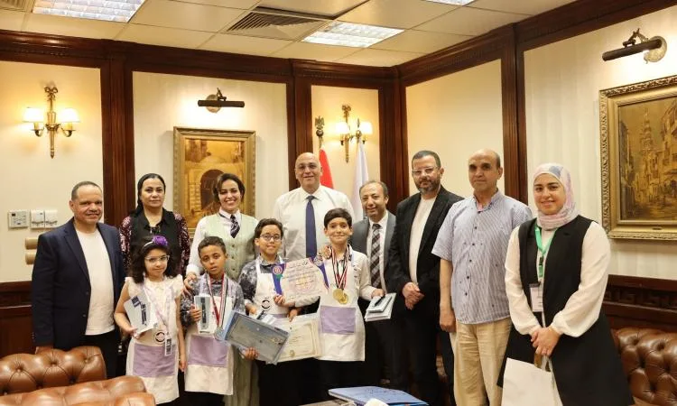صور.. رئيس جهاز تنمية المشروعات يرحب بفريق من الأطفال رواد الأعمال الصغار صور.. رئيس جهاز تنمية المشروعات يرحب بفريق من الأطفال رواد الأعمال الصغار