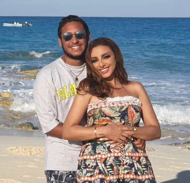 صور عائلية تثير الاستغراب والفضول.. نجمات الفن يبدأن في مفاجأة الجماهير بالتعريف عن أبنائهن المراهقين. صور عائلية تثير الاستغراب والفضول.. نجمات الفن يبدأن في مفاجأة الجماهير بالتعريف عن أبنائهن المراهقين.