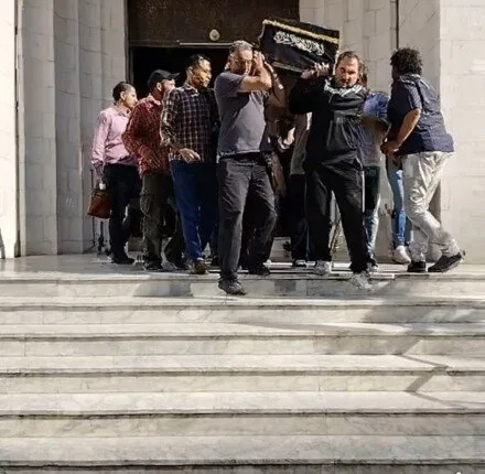 صور من مراسم دفن الفنان السوري الفلسطيني أديب قدورة صور من مراسم دفن الفنان السوري الفلسطيني أديب قدورة