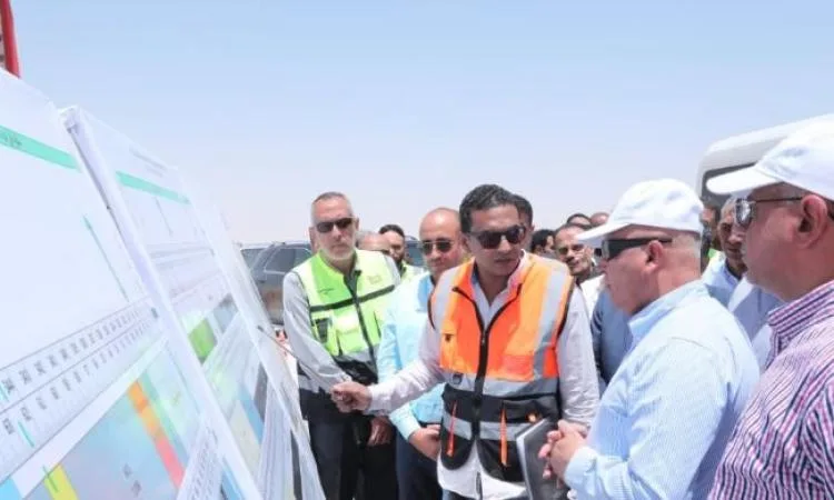 صور.. وزير الصناعة يعلن عن طرح 16 قطعة أرض في المنطقة الصناعية بالمطاهرة بالمنيا صور.. وزير الصناعة يعلن عن طرح 16 قطعة أرض في المنطقة الصناعية بالمطاهرة بالمنيا