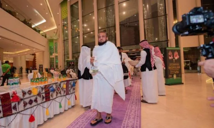 صور: وصول الدفعة الثانية من برنامج خادم الحرمين الشريفين مكتملًا صور: وصول الدفعة الثانية من برنامج خادم الحرمين الشريفين مكتملًا