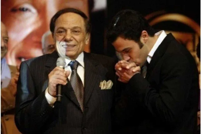 صورة نادرة للزعيم عادل إمام تنشر لأول مرة.. احتفال محمد إمام بعيد ميلاد والده. صورة نادرة للزعيم عادل إمام تنشر لأول مرة.. احتفال محمد إمام بعيد ميلاد والده.