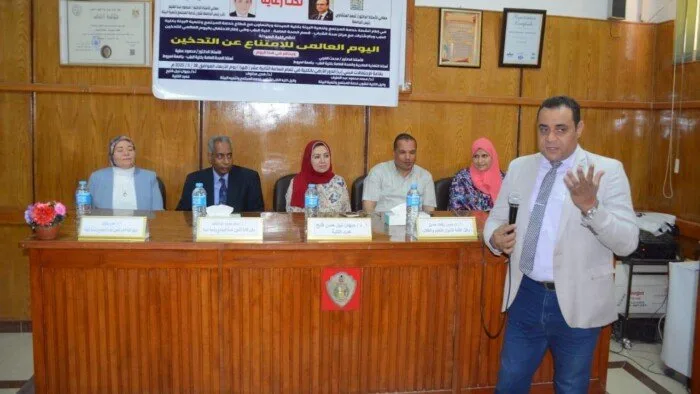 صيدلة أسيوط تقيم فعالية صحية وتثقيفية عن مخاطر التدخين وطرق الوقاية من الأمراض المزمنة