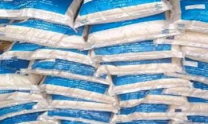 ضبط 17 طنًا من الأرز غير محدد المصدر أثناء حملة تفتيشية في منطقة المنيرة بالجيزة ضبط 17 طنًا من الأرز غير محدد المصدر أثناء حملة تفتيشية في منطقة المنيرة بالجيزة