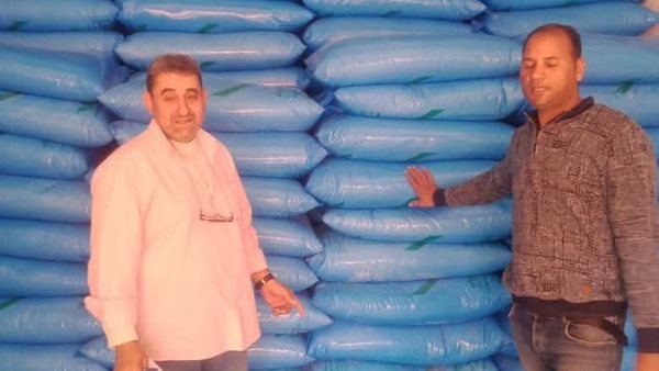ضبط 200 شيكارة أسمدة زراعية و100 شيكارة أعلاف مجهولة المصدر بالبحيرة