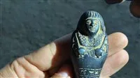 ضبط 3 أشخاص بالقاهرة بحوزتهم تمثالين فرعونية مقلدة وأسلحة نارية في واقعة نصب