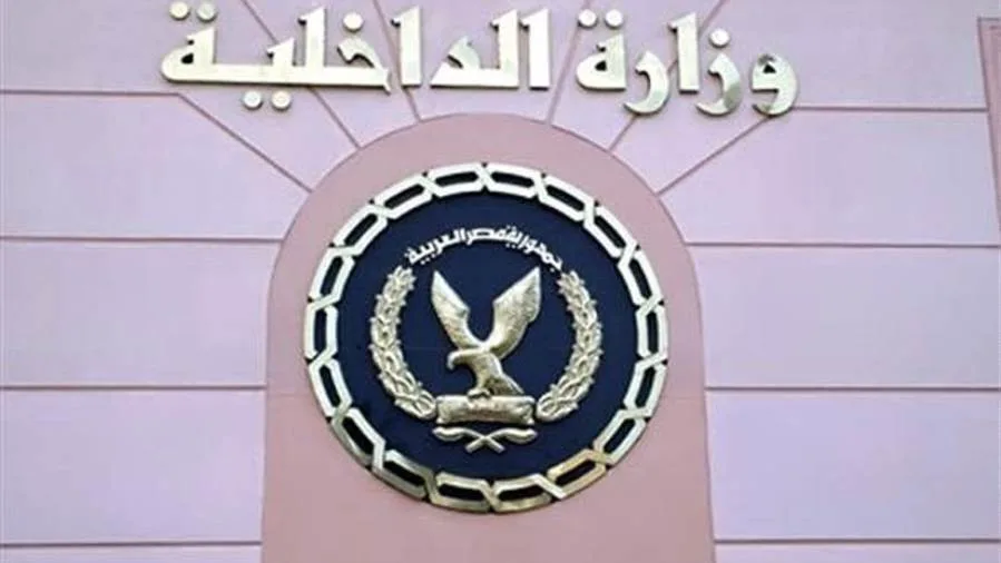 ضبط 3 أشخاص لقيامهم بسرقة كابلات كهربائية خاصة بإنارة الطريق العام بالقاهرة