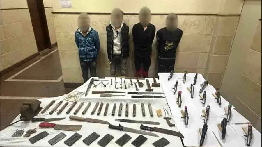 ضبط 4 عناصر إجرامية بالبحيرة يديرون ورشة لتصنيع وتعديل الأسلحة النارية والبيضاء