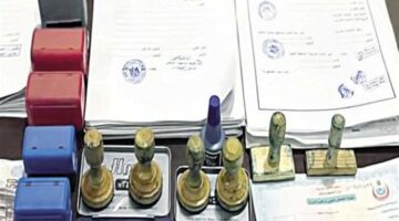 ضبط أحد الأشخاص بالجيزة يعمل على تزوير المحررات الرسمية