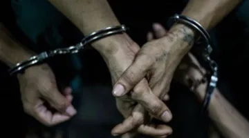 إلقاء القبض على عصابة خدعت شابًا وسرقته داخل شقة في الحوامدية