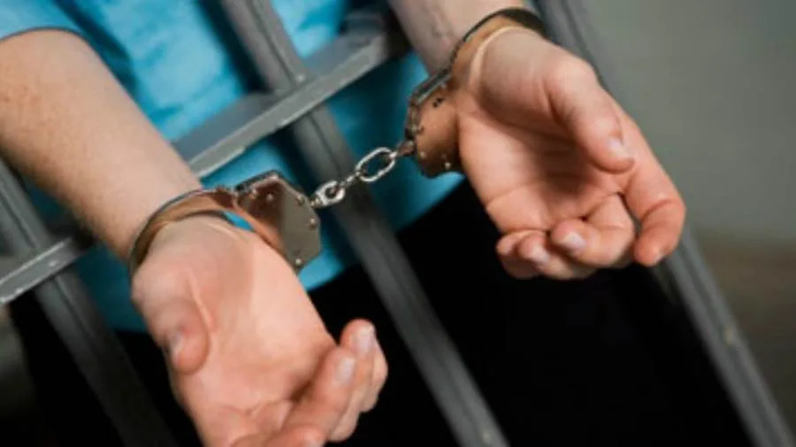 ضبط ثلاثة أفراد من العصابات يحملون مخدرات بقيمة 8 ملايين جنيه قبل بيعها في السويس والقليوبية ضبط ثلاثة أفراد من العصابات يحملون مخدرات بقيمة 8 ملايين جنيه قبل بيعها في السويس والقليوبية