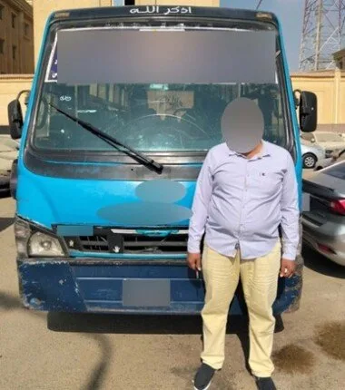 ضبط سائق حافلة يقود عكس الاتجاه في التجمع الأول مهددًا سلامة المواطنين ضبط سائق حافلة يقود عكس الاتجاه في التجمع الأول مهددًا سلامة المواطنين