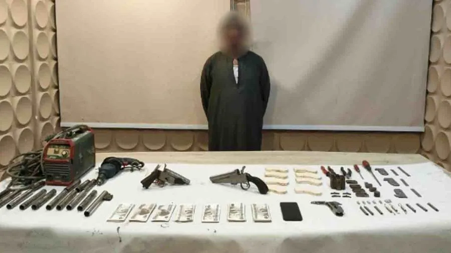 ضبط شخص لقيامه بإدارة ورشة لتصنيع الأسلحة النارية بالقاهرة