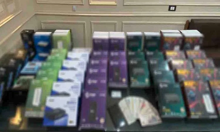 ضبط مالك محل لبيع أجهزة "الريسيفر" المعدة لفك شفرات القنوات الفضائية