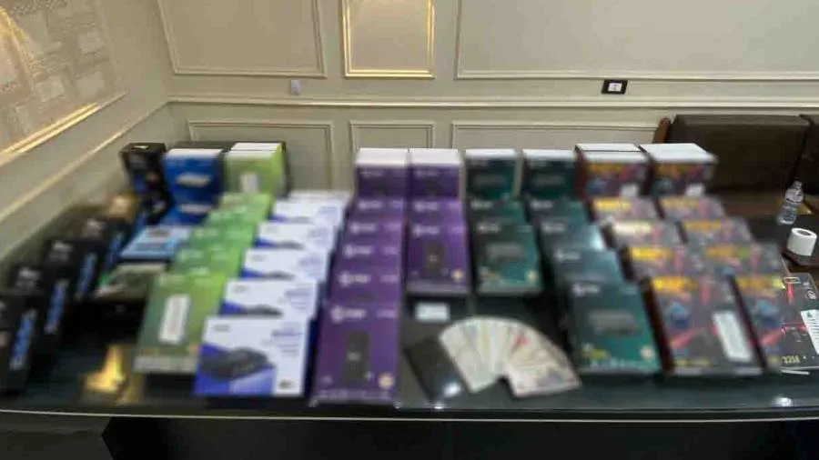 ضبط محل يبيع أجهزة الريسيفر المعدة لفك شفرات القنوات الفضائية