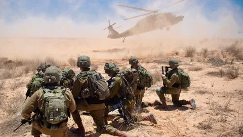 ضمن عملية “عربات جدعون”، الجيش الإسرائيلي يعلن استئناف الفرقة 162 عملياتها في شمال غزة ويزعم تدمير “مرافق مشبوهة” و”قتل عشرات من مقاتلي حماس”. ضمن عملية “عربات جدعون”، الجيش الإسرائيلي يعلن استئناف الفرقة 162 عملياتها في شمال غزة ويزعم تدمير “مرافق مشبوهة” و”قتل عشرات من مقاتلي حماس”.