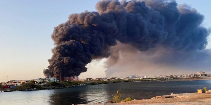 طائرات مسيرة تهاجم قاعدة بحرية في بورتسودان شرق السودان