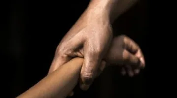 طالب يزعم أنه تعرض للاعتداء من قبل عامل في المدرسة بالعمرانية