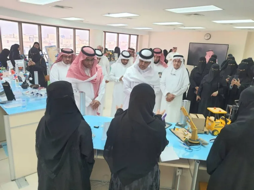 طالبات المرحلة الثانوية في الأحساء يُطلقن 15 مشروعاً علمياً مبتكراً وإبداعياً طالبات المرحلة الثانوية في الأحساء يُطلقن 15 مشروعاً علمياً مبتكراً وإبداعياً